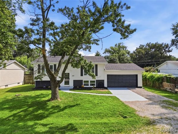 223 Bachman Lane, Godfrey, IL 62035
