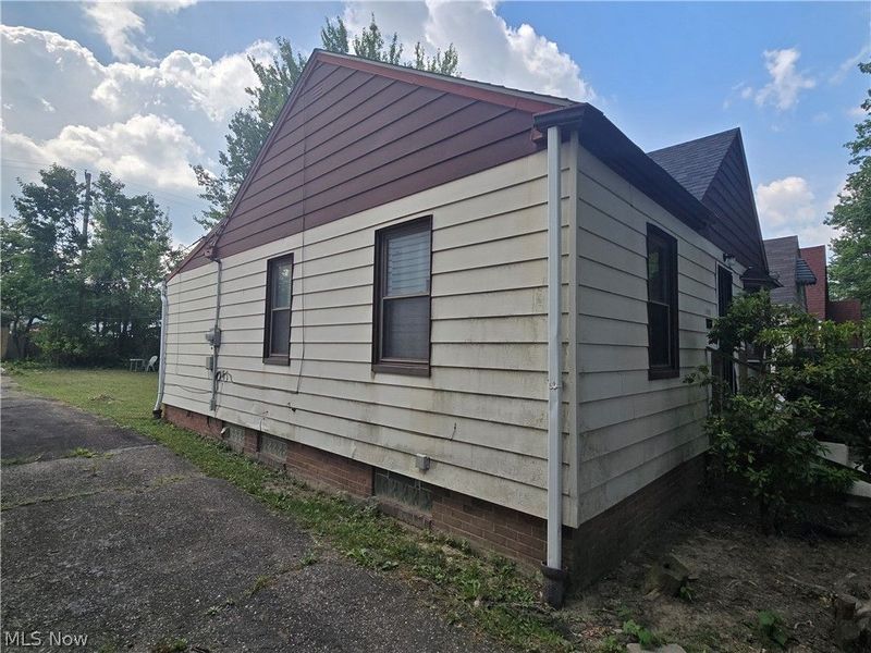 15908 Invermere Avenue, Cleveland, OH 44128 Photo 12