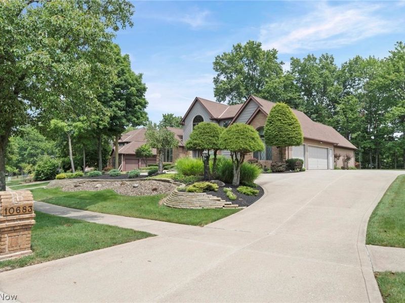 10683 Tudor Circle, North Royalton, OH 44133 Photo 3