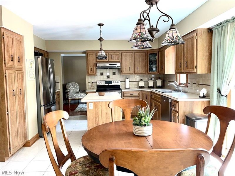 1445 Fatima Drive, Parma, OH 44134 Photo 4