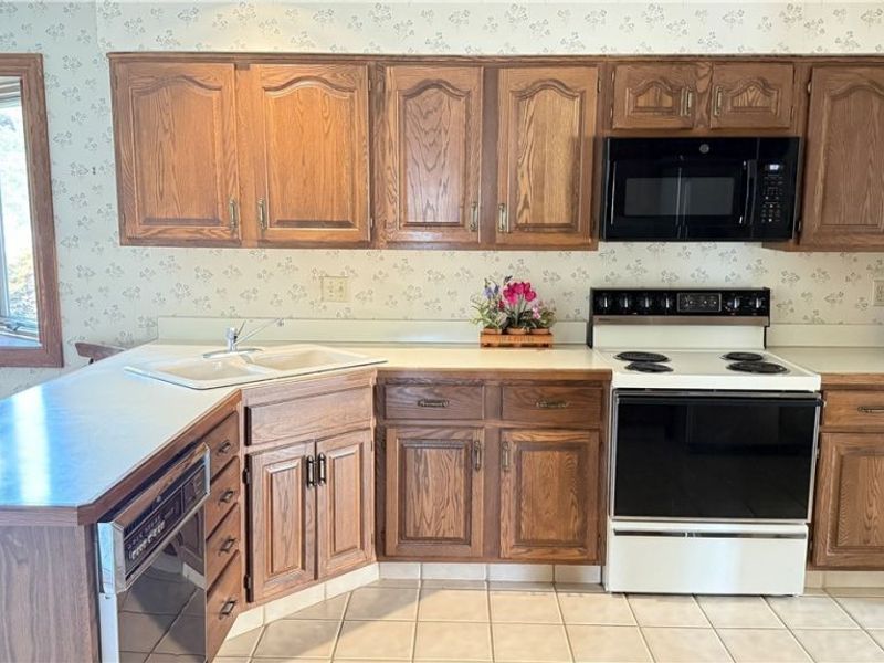 4719 Vincent Drive, Seven Hills, OH 44131 Photo 10