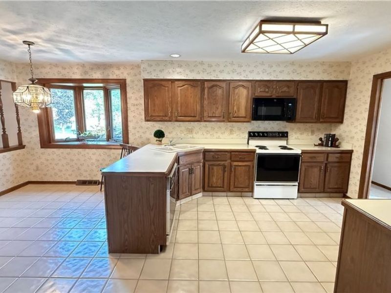4719 Vincent Drive, Seven Hills, OH 44131 Photo 9