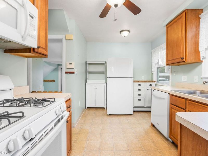 8905 Beech Avenue, Cleveland, OH 44144 Photo 16