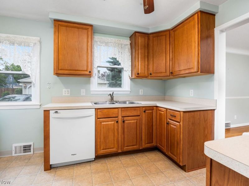 8905 Beech Avenue, Cleveland, OH 44144 Photo 17