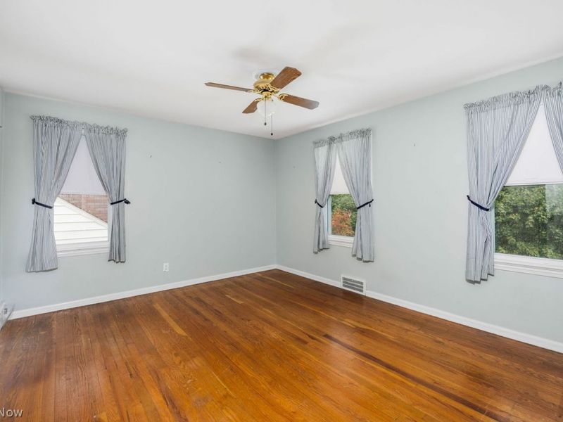 8905 Beech Avenue, Cleveland, OH 44144 Photo 18