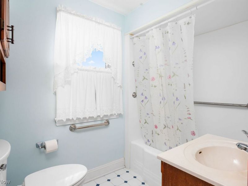 8905 Beech Avenue, Cleveland, OH 44144 Photo 24