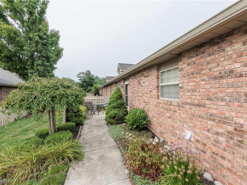 2735 Shakespeare Lane, Avon, OH 44011 Photo 2