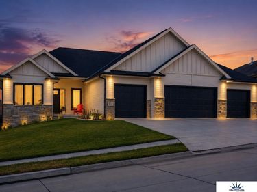 18405 Birch Avenue, Omaha, NE 68136