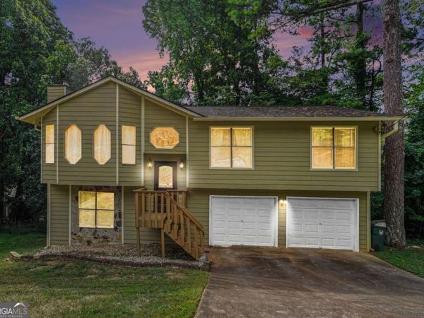 671 Pepperwood Trail, Stone Mountain, GA 30087