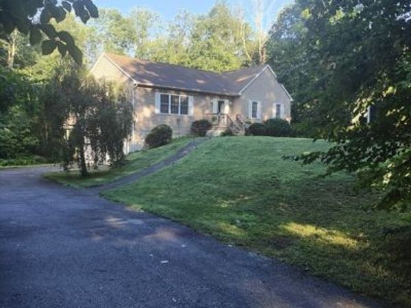 299 River St, Leicester, MA 01524