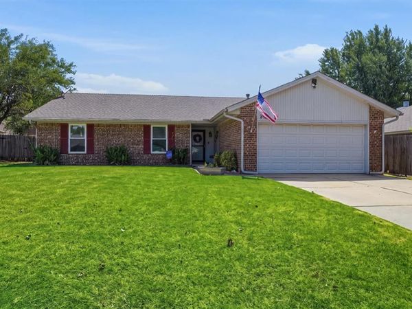 1608 N Green Leaf Circle, Edmond, OK 73013