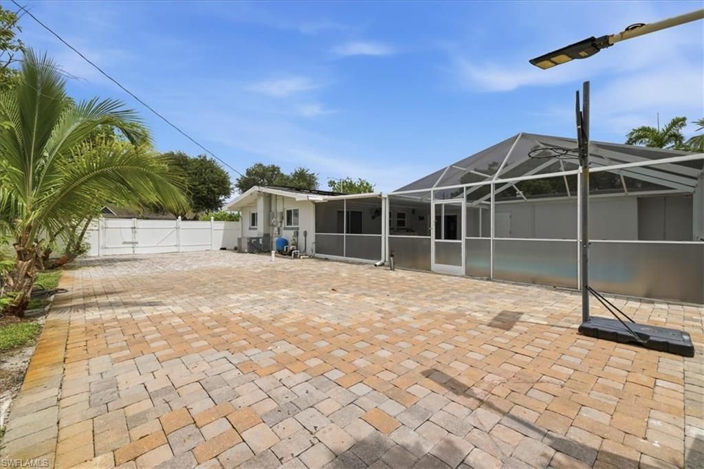 1821 Winkler Ave, Fort Myers, FL 33901 Photo