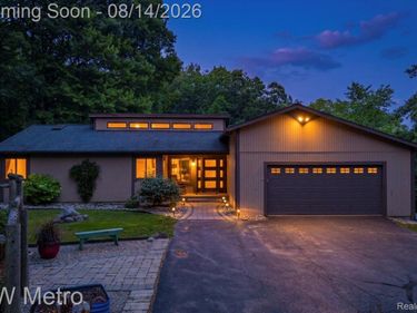 3050 Indian Lake Road, Addison Township, Mi 48370