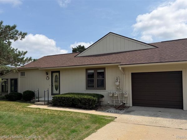 12237 Cambridge , Unit 1, Green Oak Township, Mi 48178