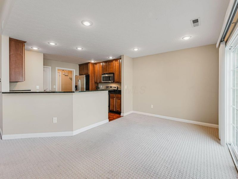 5087 Dinard Way, Unit 104, Columbus, OH 43221 Photo 11