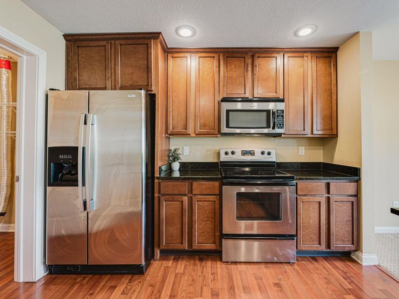 5087 Dinard Way, Unit 104, Columbus, OH 43221 Photo 12