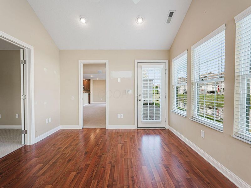 5087 Dinard Way, Unit 104, Columbus, OH 43221 Photo 19