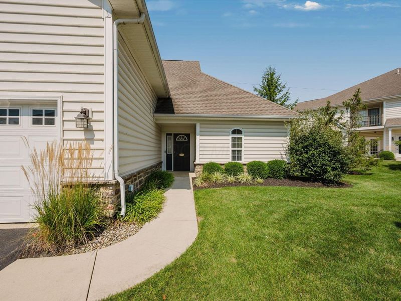 5087 Dinard Way, Unit 104, Columbus, OH 43221 Photo 2