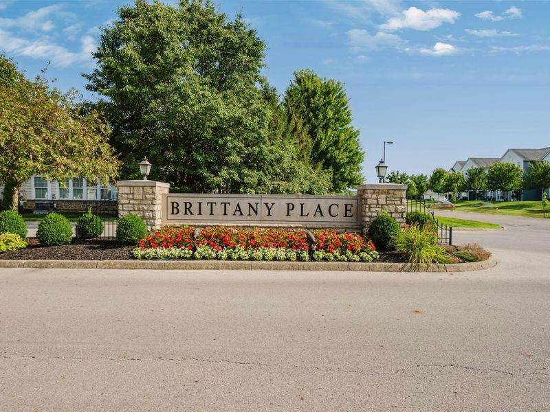 5087 Dinard Way, Unit 104, Columbus, OH 43221 Photo 3