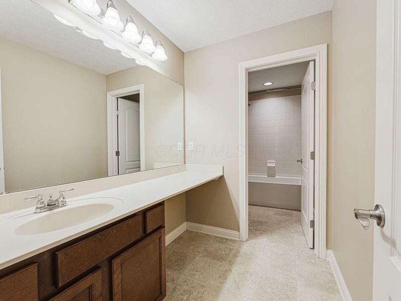 5087 Dinard Way, Unit 104, Columbus, OH 43221 Photo 34