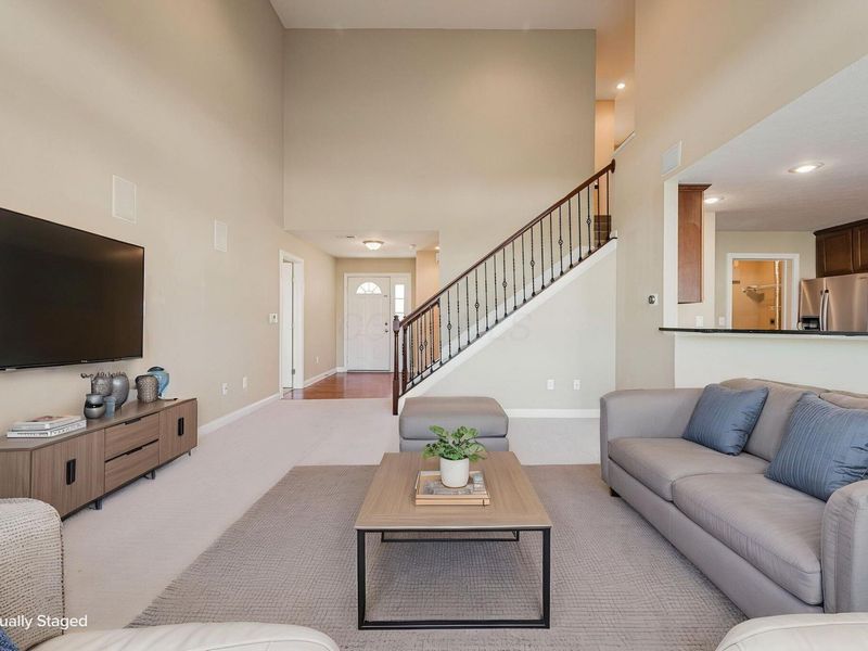 5087 Dinard Way, Unit 104, Columbus, OH 43221 Photo 4