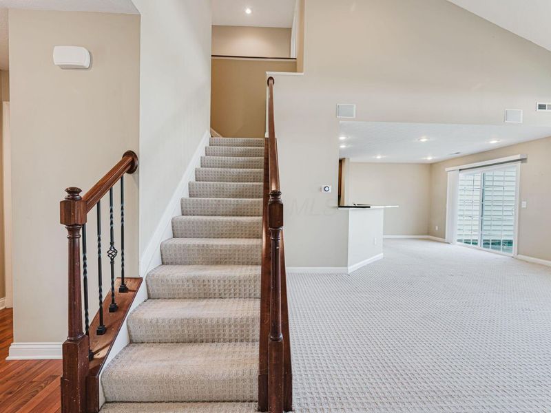 5087 Dinard Way, Unit 104, Columbus, OH 43221 Photo 8