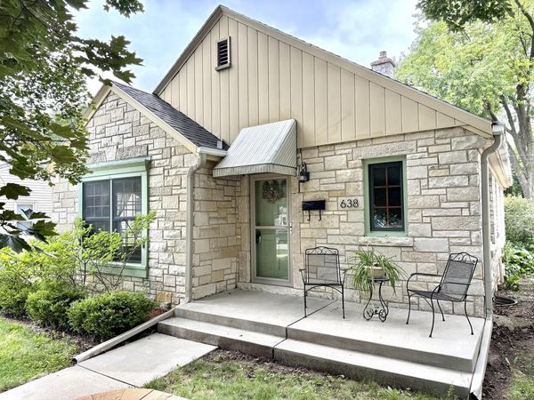 638 N Hine AVENUE, Waukesha, WI 53188