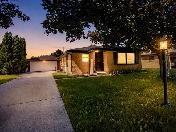 4355 S Honey Creek DRIVE, Greenfield, WI 53220