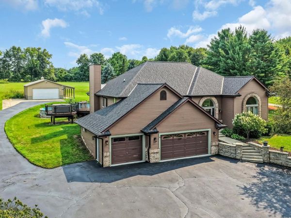 S83W24455 Artesian AVENUE, Mukwonago, WI 53149