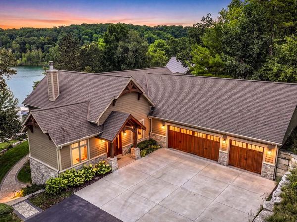 5531 Peters DRIVE, West Bend, WI 53095
