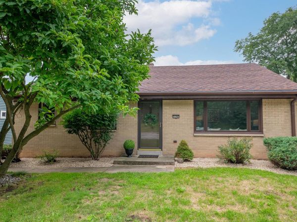 11707 W Oxford PLACE, Wauwatosa, WI 53226