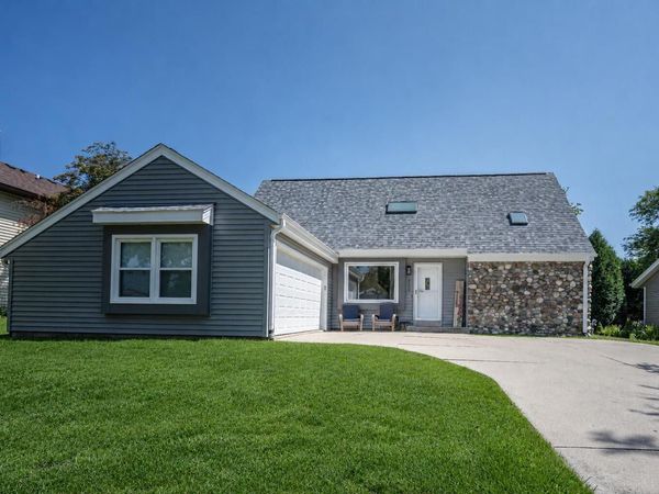 8560 S Sharon DRIVE, Oak Creek, WI 53154