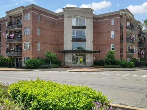 111 N Wheaton Avenue , Unit 103, Wheaton, IL 60187