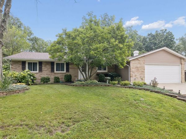 702 N Pinecrest Road , Bolingbrook, IL 60440