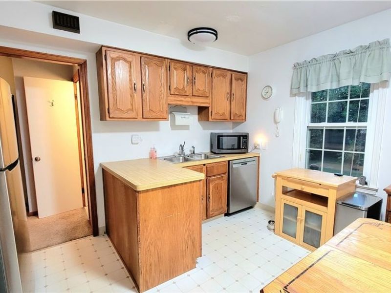 11807 Hastings Road, Garfield Heights, OH 44125 Photo 4