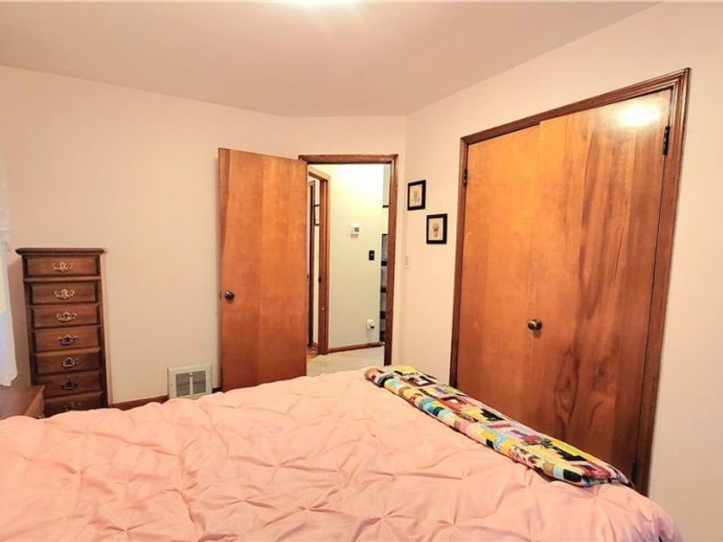 11807 Hastings Road, Garfield Heights, OH 44125 Photo 9
