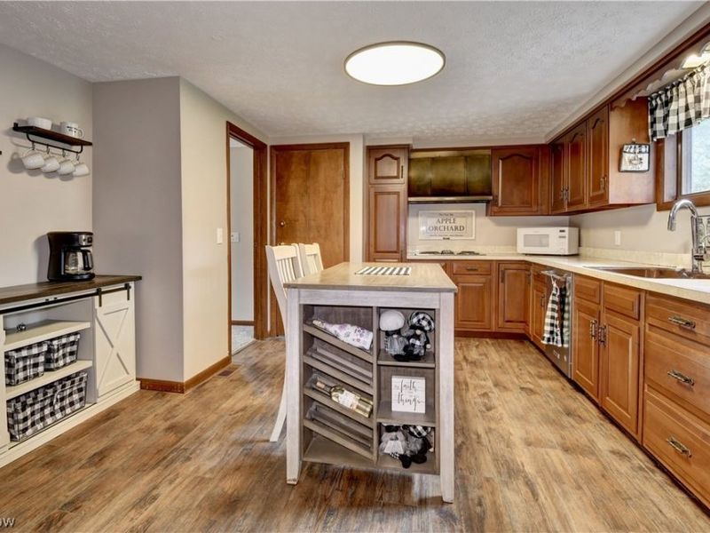 5201 Richville Drive SW, Navarre, OH 44662 Photo 7