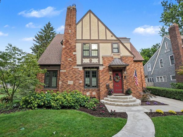 566 Lawndale Court, Holland, MI 49423