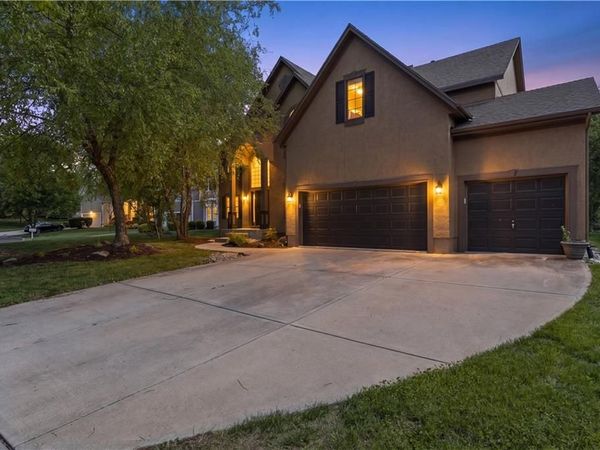 9233 W 143rd Terrace, Overland Park, KS 66221