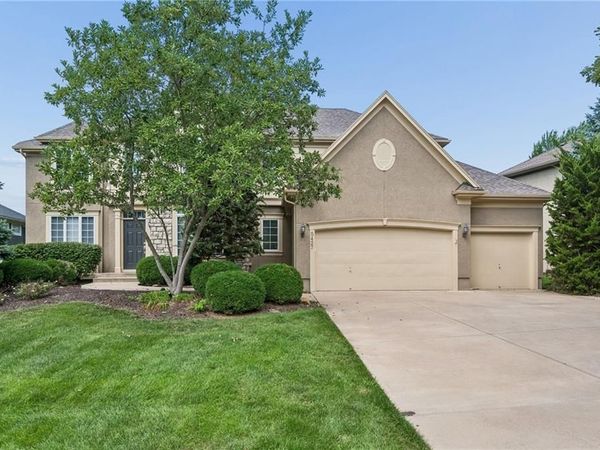 5427 W 164th Place, Overland Park, KS 66085