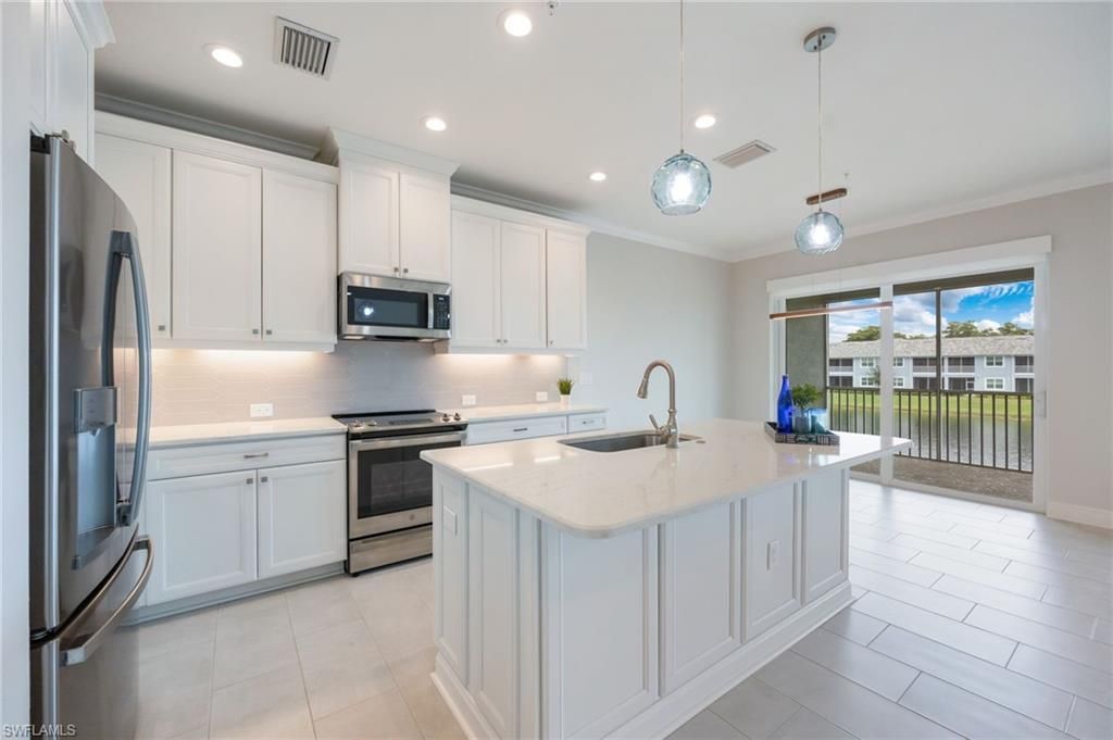 2647 Seychelles Cir, Unit 2206, Naples, FL 34112 Photo