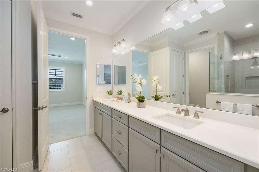 2647 Seychelles Cir, Unit 2206, Naples, FL 34112 Photo