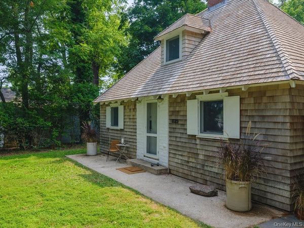 1320 Arshamomaque Avenue , Southold, NY 11971