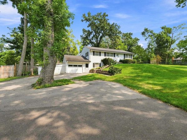 17924 Bell Circle W, Minnetonka, MN 55345