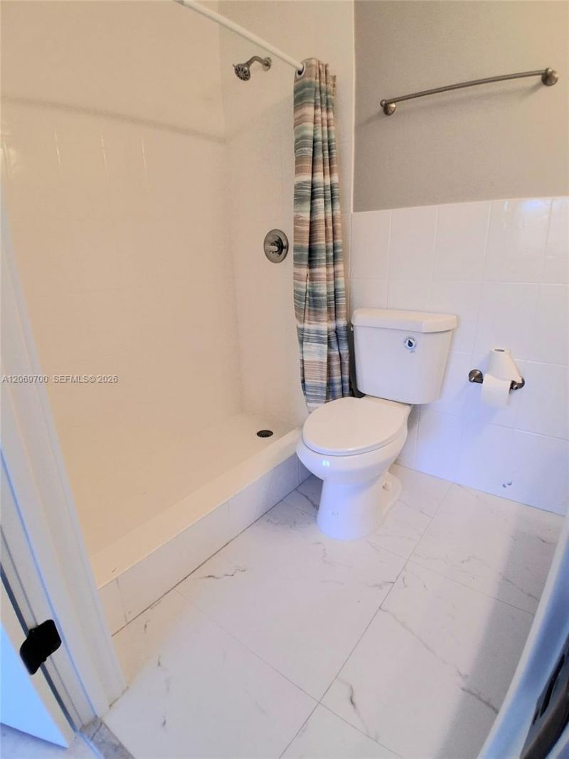 2770 W 60th Pl, Unit 201, Hialeah, FL 33016 Photo