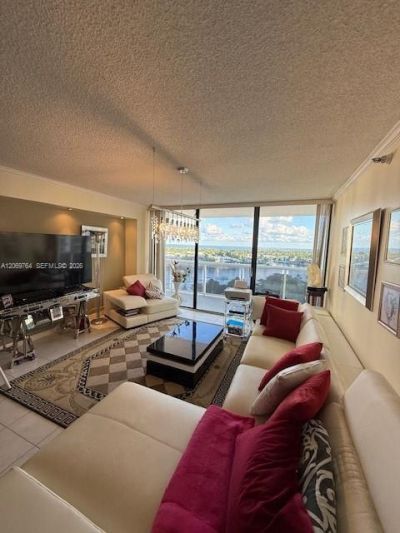 20505 E Country Club Dr , Unit 1036, Aventura, FL 33180 Photo