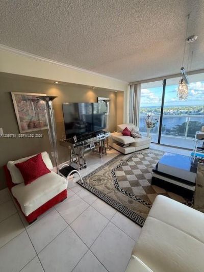20505 E Country Club Dr , Unit 1036, Aventura, FL 33180 Photo