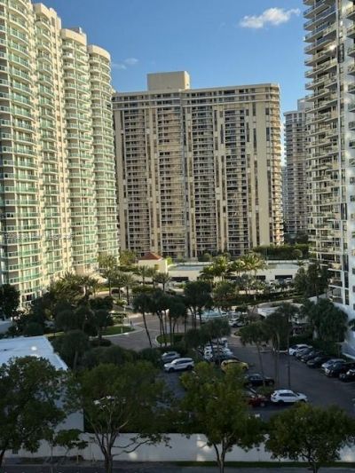 20505 E Country Club Dr , Unit 1036, Aventura, FL 33180 Photo