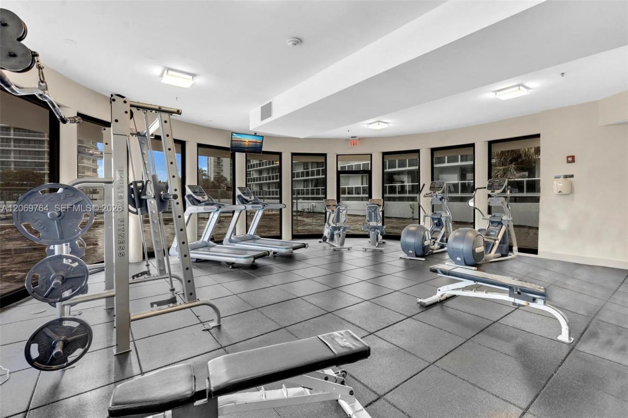20505 E Country Club Dr , Unit 1036, Aventura, FL 33180 Photo