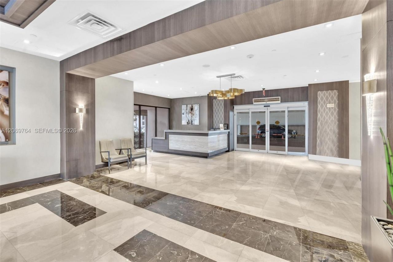 20505 E Country Club Dr , Unit 1036, Aventura, FL 33180 Photo